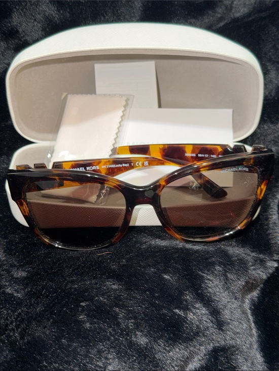 BN Michael Kors Tortoiseshell Sunglasses with Brown Lenses main image 4